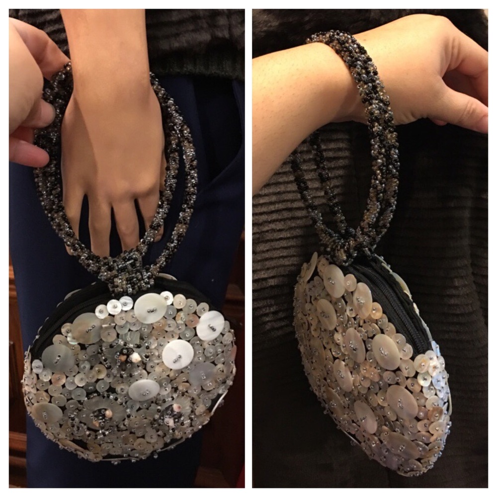 47 ) Beaded Seashell Clutch Purse